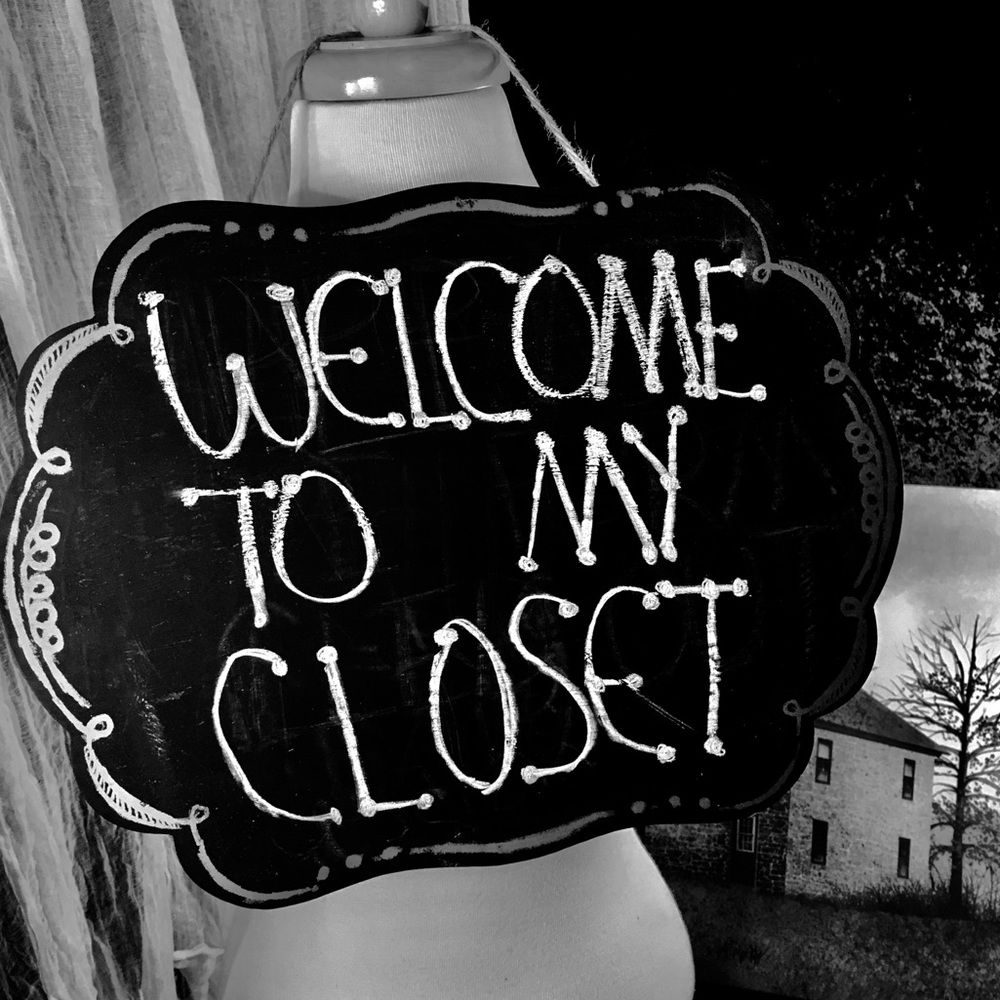 Welcome to my closet! - Picture 3 of 3